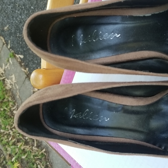 Italian suede taupe pumps - Picture 4 of 4